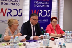 Na spotkaniu plenarnym od lewej: Mirosława Gałan,  Marek Kołodziejczyk i Wiesława Janczak
