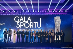 Laureaci nagród Sportowca Roku 2024 pozują wspólnie do zdjęcia z przedstawicielami samorządu województwa lubelskiego