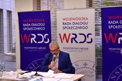 Przewodniczący Marek Chmielewski przemawiający do SZR ds. Polityki Społecznej i Ochrony Zdrowia Wojewódzkiej Rady Dialogu Społecznego Województwa Lubelskiego