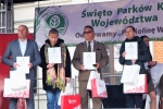 Jedną z wyróżnionych odznaczeniem Przyjaciel Lubelskich Parków Krajobrazowych była pracownica DŚiZN, Joanna Trawińska (pierwsza z prawej)